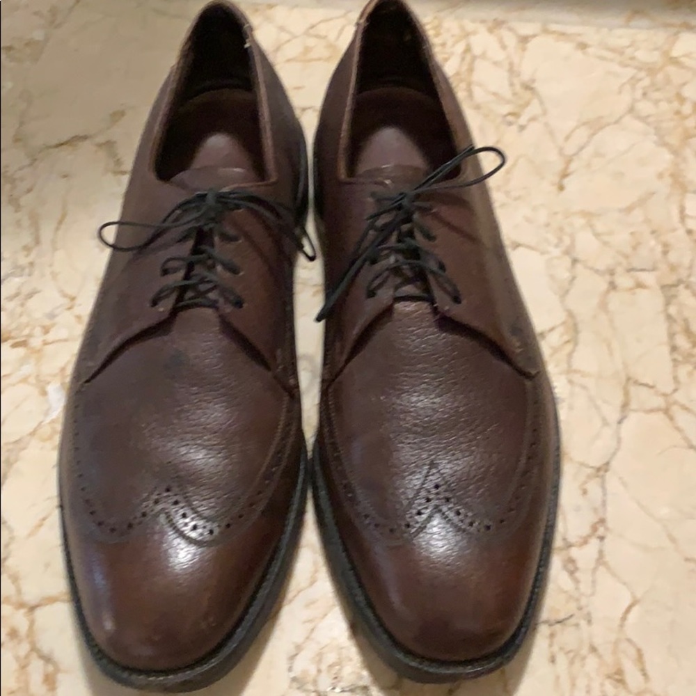 Allen Edmond me s brown dress shoe
